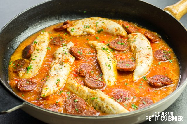 découvrez une délicieuse recette de poulet chorizo alliant des saveurs savoureuses et épicées. ce plat réconfortant, facile à préparer, ravira vos papilles et celles de vos invités. idéal pour un dîner convivial ou un repas en famille, laissez-vous séduire par cette alliance gourmande.