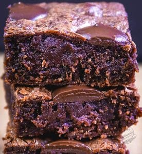 découvrez une recette irrésistible de brownies ultra-moelleux, alliant chocolat fondant et texture légère. parfaits pour satisfaire toutes vos envies sucrées, ces brownies deviendront incontournables lors de vos pauses gourmandes !