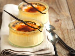 découvrez notre délicieuse crème brûlée vanille caramel, un dessert classique revisité avec une onctueuse crème à la vanille et un subtil goût de caramel croquant. parfaite pour ravir vos papilles et clore un repas en beauté.