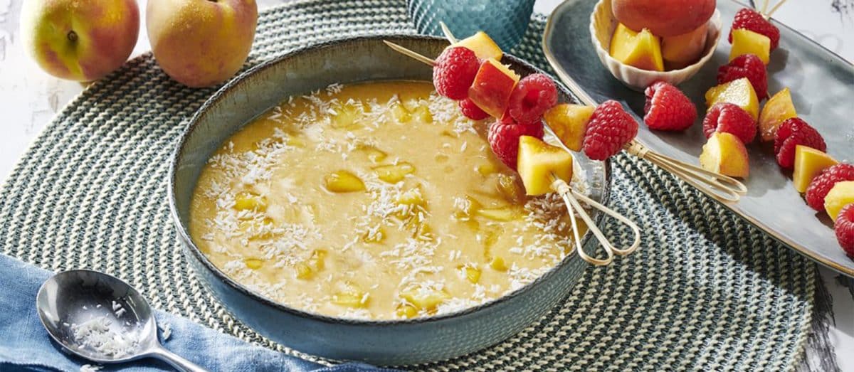 découvrez notre délicieuse soupe coco aux fruits, une recette exotique et rafraîchissante qui marie la douceur de la noix de coco avec une variété de fruits juteux. parfaite pour les chaudes journées d'été ou comme dessert original, cette soupe crémeuse séduira vos papilles et celles de vos invités !