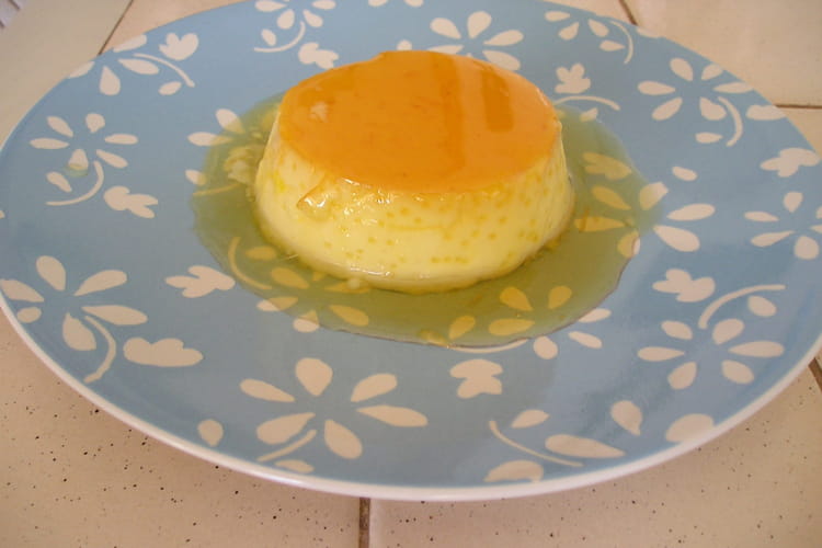 découvrez notre délicieuse recette de crème renversée à l'orange, un dessert crémeux et rafraîchissant qui allie subtilement la douceur de la crème et l'acidité de l'orange. parfaite pour impressionner vos invités ou pour un moment de plaisir gourmand, cette recette facile vous transportera dans un monde de saveurs. à savourer sans modération !