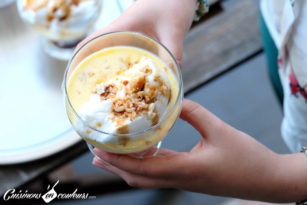 découvrez les îles flottantes, un dessert français délicat et aérien, composé de blancs d'œufs montés en neige, posé sur une crème anglaise veloutée. parfait pour une touche sucrée et raffinée à la fin de vos repas, cet incontournable de la pâtisserie saura séduire vos papilles par sa légèreté et son onctuosité.