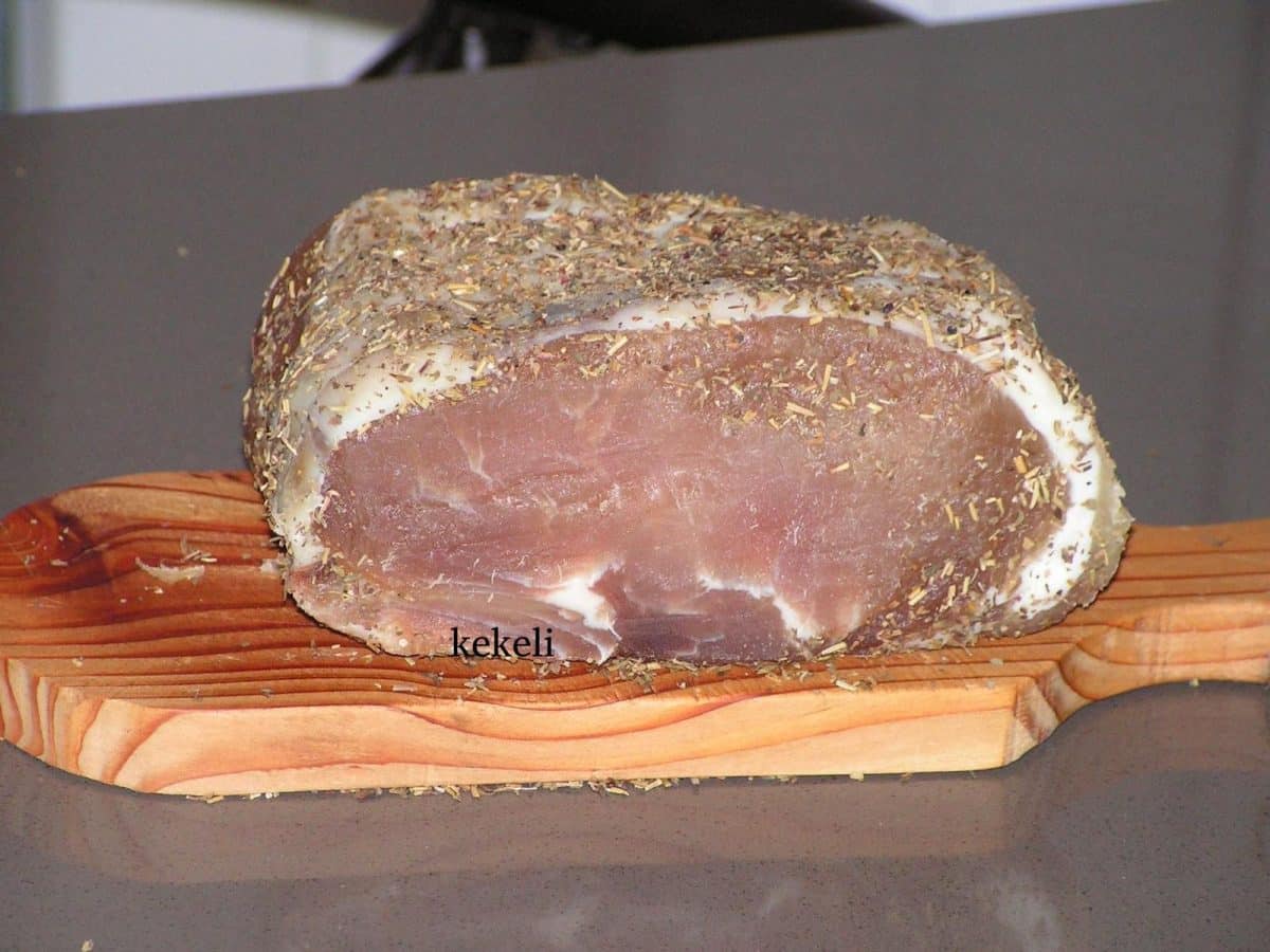 découvrez notre recette savoureuse de rôti de porc coppa comté, un plat réconfortant alliant la tendreté du porc et le goût authentique du fromage comté. parfait pour un repas en famille ou entre amis, ce rôti promet de séduire les papilles et d'apporter une touche gourmande à votre table.