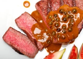 découvrez la délicieuse recette de filet mignon framboise, un plat savoureux alliant la tendreté de la viande à la douceur acidulée des framboises. un mélange parfait pour impressionner vos invités lors d'un dîner spécial.