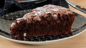 découvrez notre délicieux gâteau au chocolat, un véritable délice pour les amateurs de chocolat. cette recette facile à réaliser vous réserve une texture moelleuse et un goût intense. idéal pour toutes les occasions, ce gâteau saura ravir vos invités et satisfaire vos envies gourmandes.