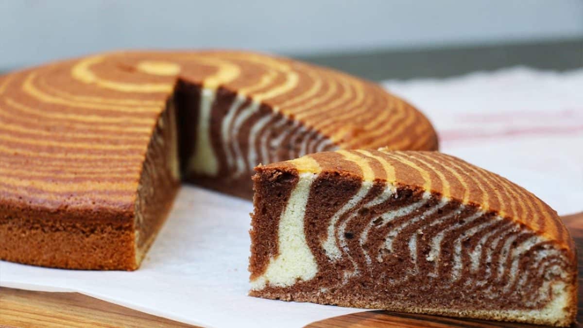 découvrez notre recette irrésistible de gâteau zébré, un délicieux dessert marbré aux saveurs chocolatées et vanillées qui ravira vos papilles. facile à réaliser, ce gâteau coloré fera sensation lors de vos goûters et occasions spéciales.