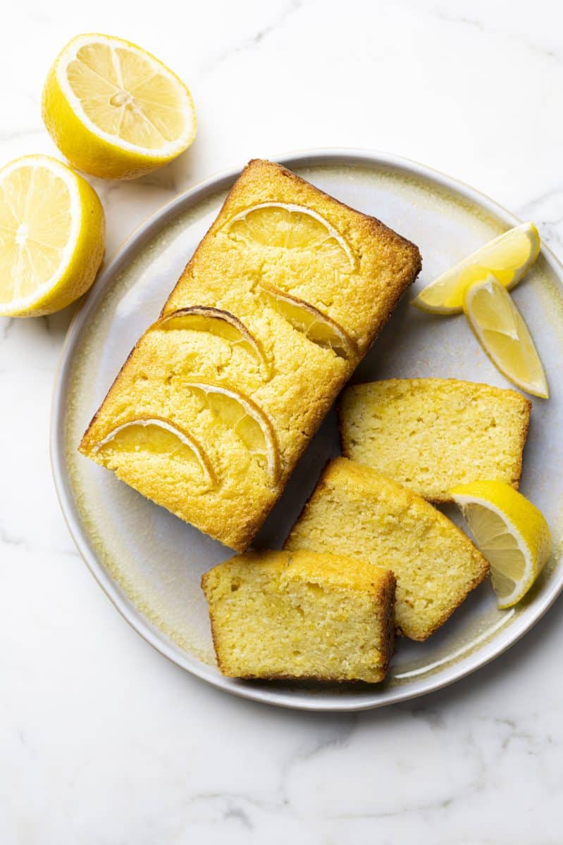 découvrez notre savoureux gâteau ricotta citron, un délicieux mélange de douceur et de fraîcheur. parfait pour le dessert ou à l'heure du thé, il allie la richesse de la ricotta à la vivacité du citron. une recette facile à réaliser qui ravira vos invités !