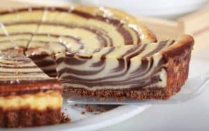 découvrez notre délicieuse recette de gâteau zébré, un dessert élégant et savoureux alliant chocolat et vanille. parfait pour impressionner vos invités ou pour un moment gourmand en famille !