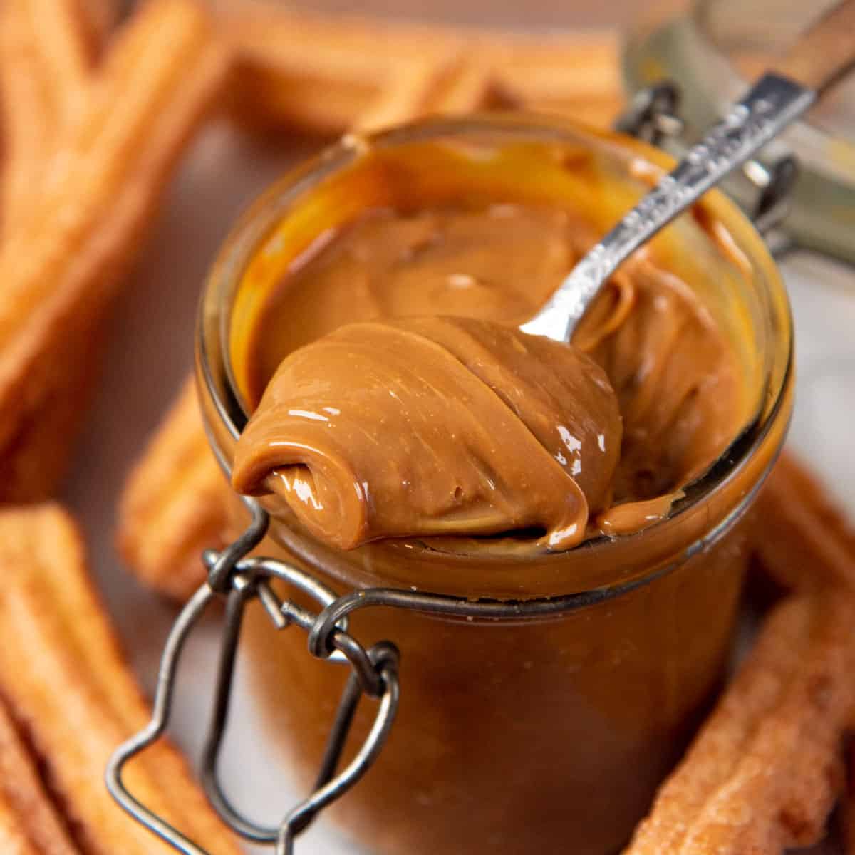 découvrez le délicieux monde du dulce de leche, cette gourmandise crémeuse à base de lait et de sucre, parfaite pour sublimer vos desserts ou à déguster seul. apprenez des recettes savoureuses et des astuces pour réussir ce caramel onctueux qui ravira vos papilles.