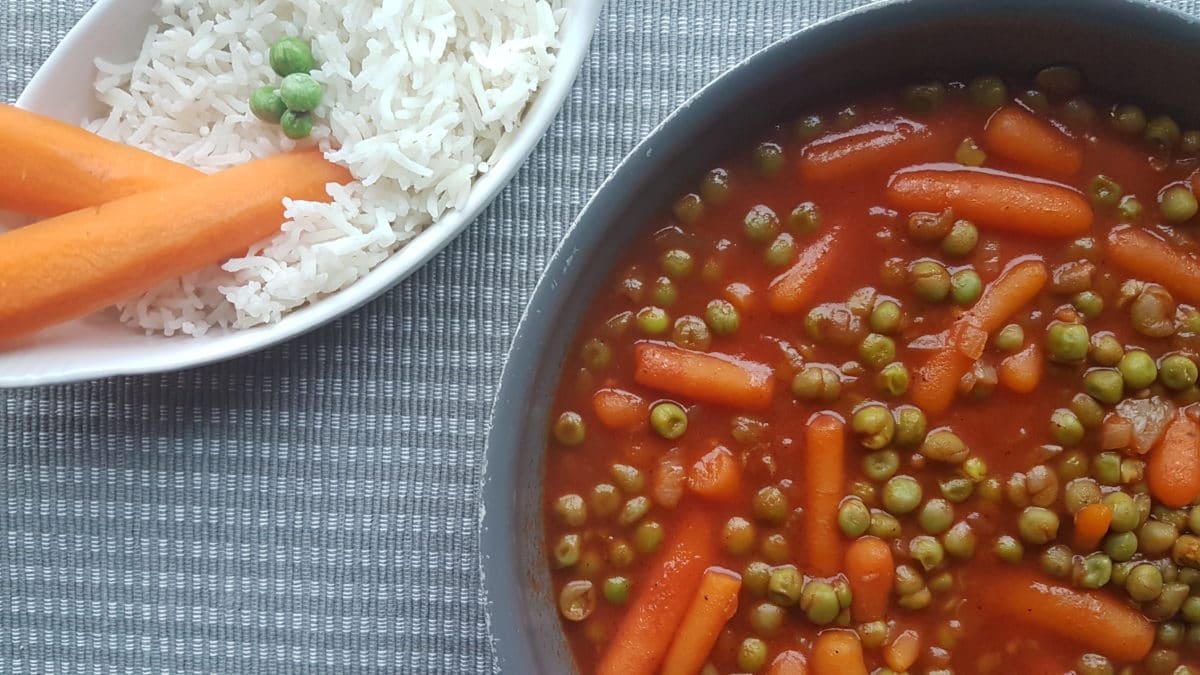 découvrez notre délicieux mélange de petits pois, carottes et lardons, un accompagnement savoureux et coloré qui ravira vos papilles. parfait pour ajouter une touche de gourmandise à vos plats quotidiens.