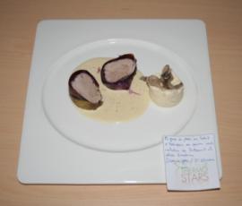 découvrez une recette savoureuse de mignon de porc arlequin, relevé d'une sauce au poivre vert, accompagné d'un velouté de butternut et céleri. un plat élégant et réconfortant qui séduira vos papilles.