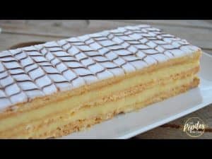 découvrez la recette traditionnelle du mille-feuille classique, un dessert français emblématique composé de couches de pâte feuilletée croustillante et d'une crème pâtissière onctueuse. parfait pour les gourmands en quête d'authenticité et de saveurs raffinées.