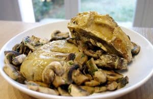 découvrez une délicieuse recette de pintade crème champignons, alliant tendreté de la viande et saveurs riches des champignons dans une onctueuse sauce crémeuse. idéale pour un repas convivial, cette préparation ravira vos invités à coup sûr!