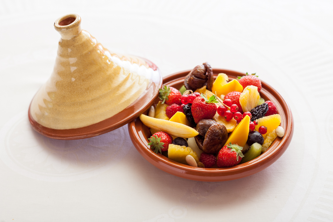 découvrez notre délicieuse recette de tajine mignon aux noix et fruits, un plat savoureux alliant tendreté de la viande et douceur des fruits sec. parfait pour un repas réconfortant et plein de saveurs.