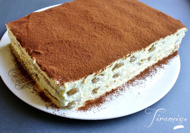 découvrez la recette authentique du tiramisu classique, un dessert italien savoureux alliant mascarpone crémeux, café intense et savoiardi délicats. parfait pour toutes les occasions !