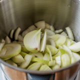découvrez comment réussir parfaitement vos oignons hachés avec votre thermomix® grâce à nos astuces simples et efficaces.