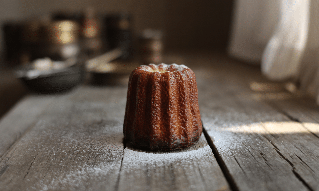 découvrez la recette authentique des véritables canelés bordelais, leurs secrets de fabrication et conseils pour réussir ces délicieuses pâtisseries traditionnelles chez vous.