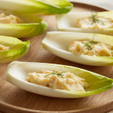 découvrez notre recette légère et gourmande de petites bouchées d'endives au fromage, parfaites pour un apéritif sain et savoureux.