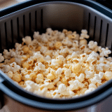 découvrez comment préparer facilement du popcorn croustillant en quelques minutes avec votre airfryer. recette rapide et savoureuse pour un snack parfait à la maison.