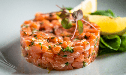 découvrez notre recette facile de tartare de saumon pour un résultat toujours parfait, frais et savoureux, idéal pour impressionner vos invités en toute simplicité.